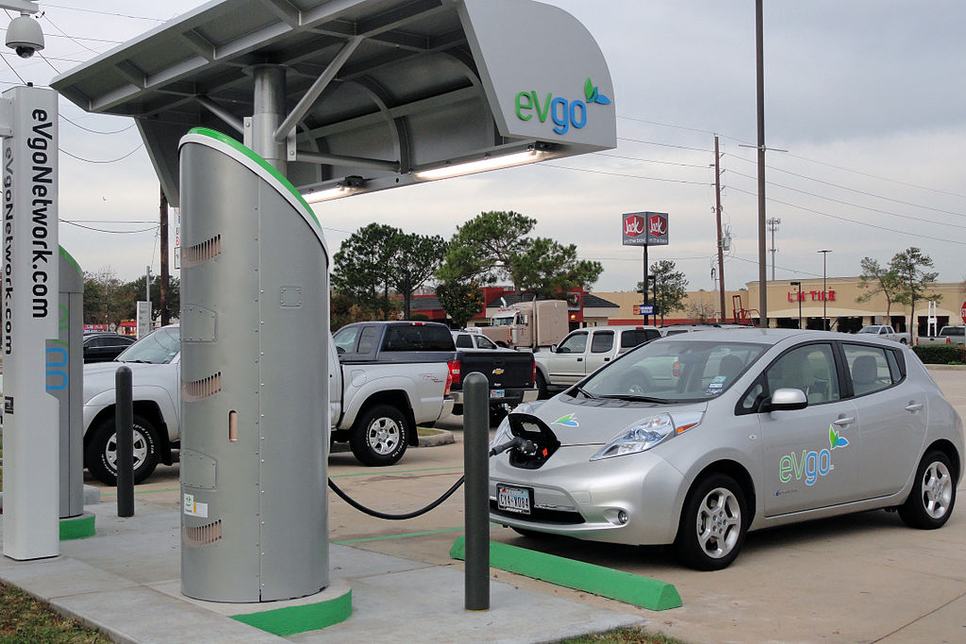 CESL, HPCL sign agreement for setting up EV charging points metros