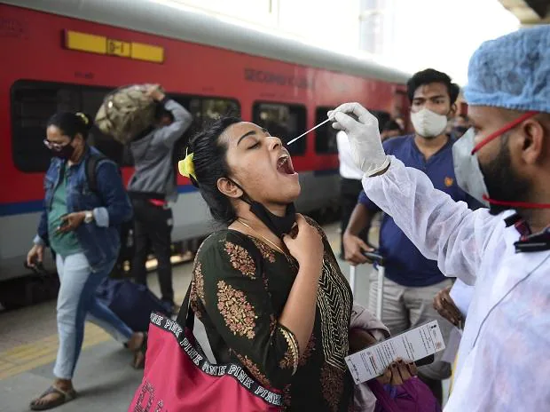 India records 317,532 Covid-19 cases in 24 hrs, highest in 249 days