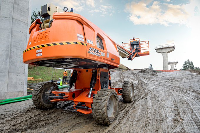 JLG launches self-levelling boom lift JLG 670SJ