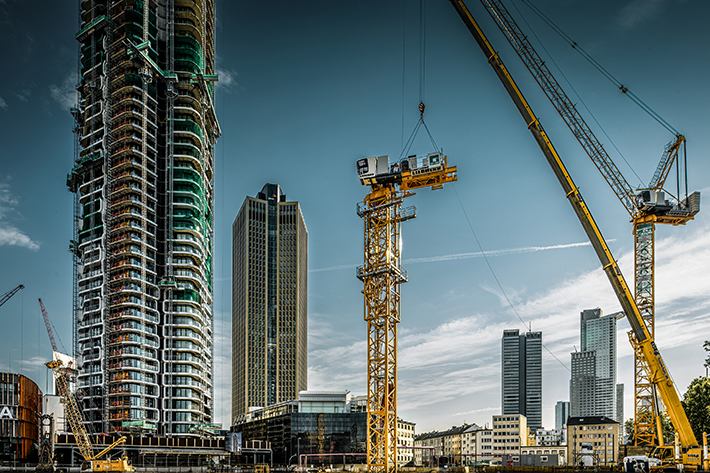 Last crane completes work on the Spin Tower in Frankfurt