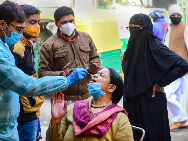 India's Omicron tally reaches 1,700; Maharashtra, Delhi worst-hit