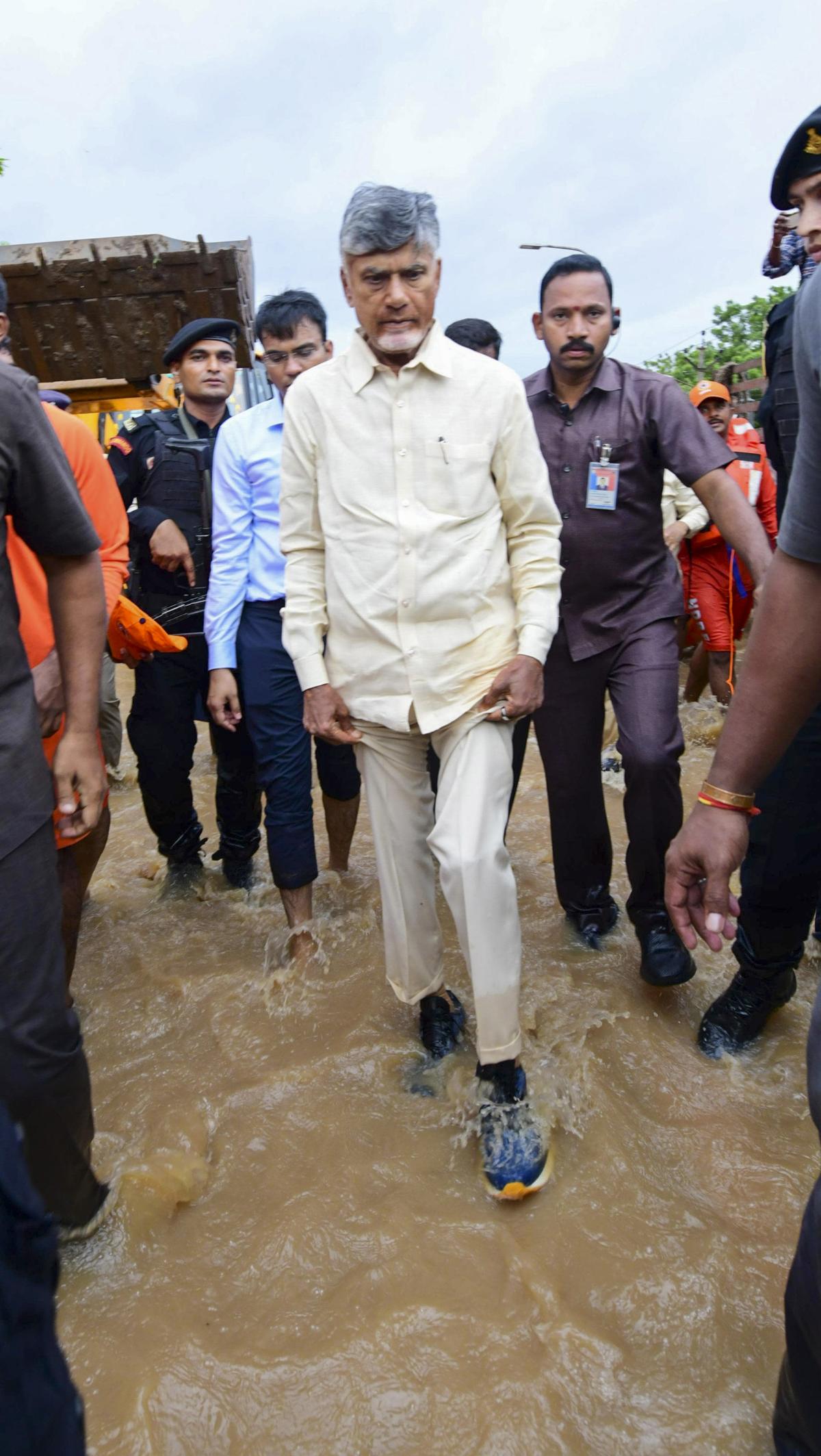 Andhra Pradesh, Telangana rain live updates: Chandrababu Naidu visits flood-hit areas in Vijayawada; Telangana govt steps up relief efforts Andhra Pradesh, Telangana rain live updates: Chandrababu Naidu visits flood-hit areas in Vijayawada; Telangana govt steps up relief efforts